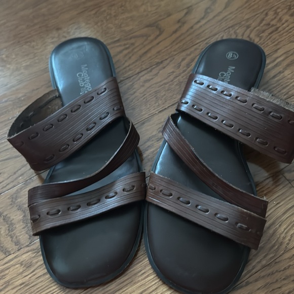 Cute, leather, slip on sandals. - Picture 4 of 5